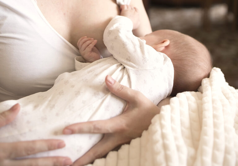 Proteínas de la leche materna confieren inmunidad al bebé