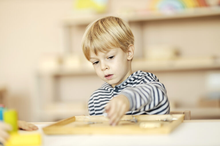 ¿Cuáles son los beneficios del método Montessori?