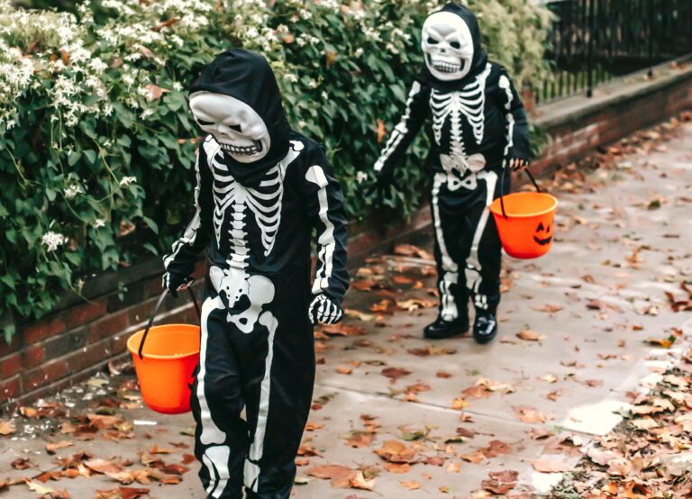 Los adorables disfraces de Halloween de unos bebés recién nacidos