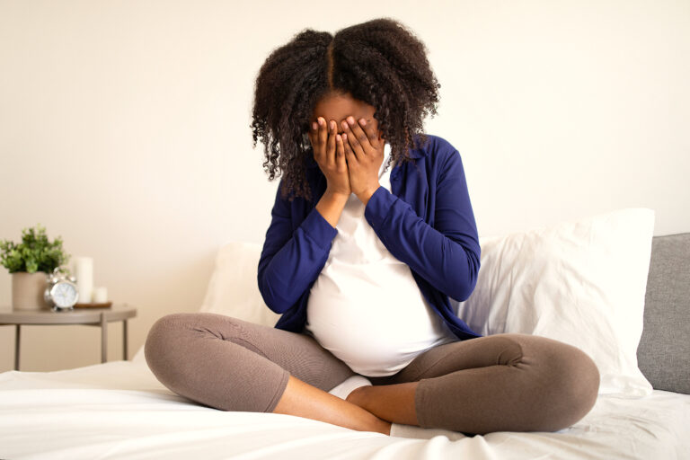 El estrés durante el embarazo puede afectar el sueño infantil