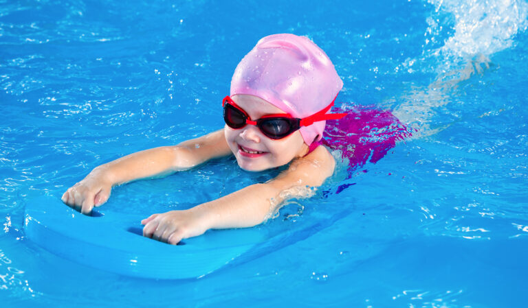 ¿Qué necesitan los niños para ir a natación?