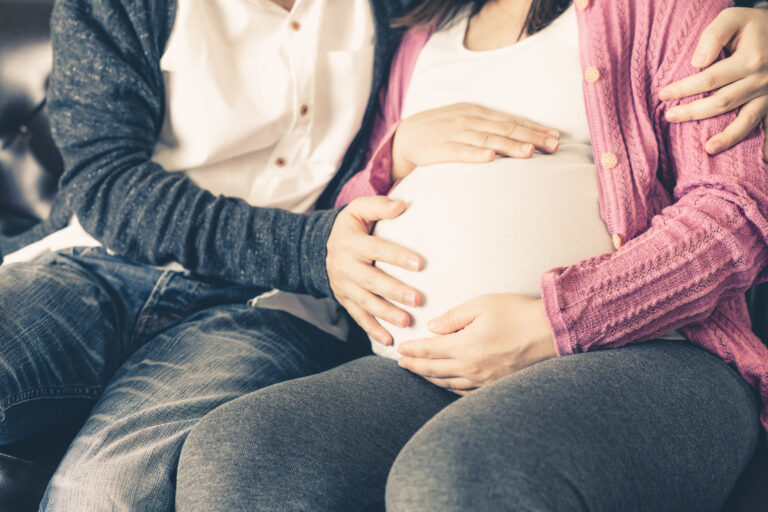 Pérdida de empleo y riesgo de aborto espontáneo o muerte fetal