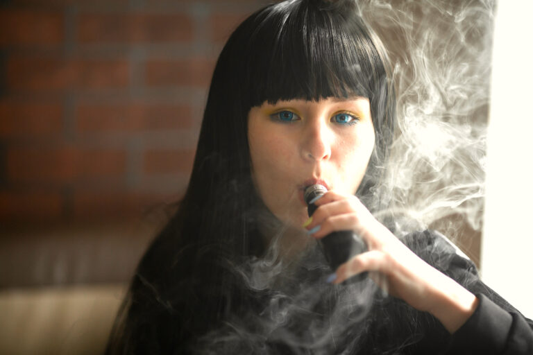 Vapear puede provocar bronquitis en adolescentes