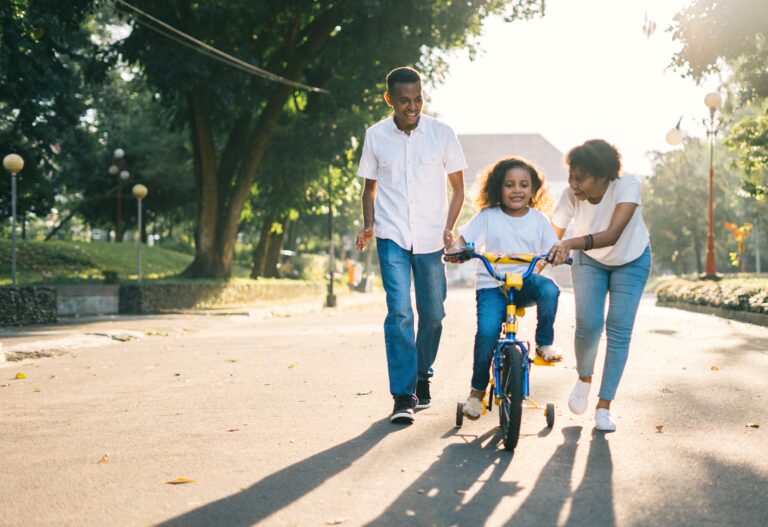 El apego seguro en niños ha de ser a ambos padres