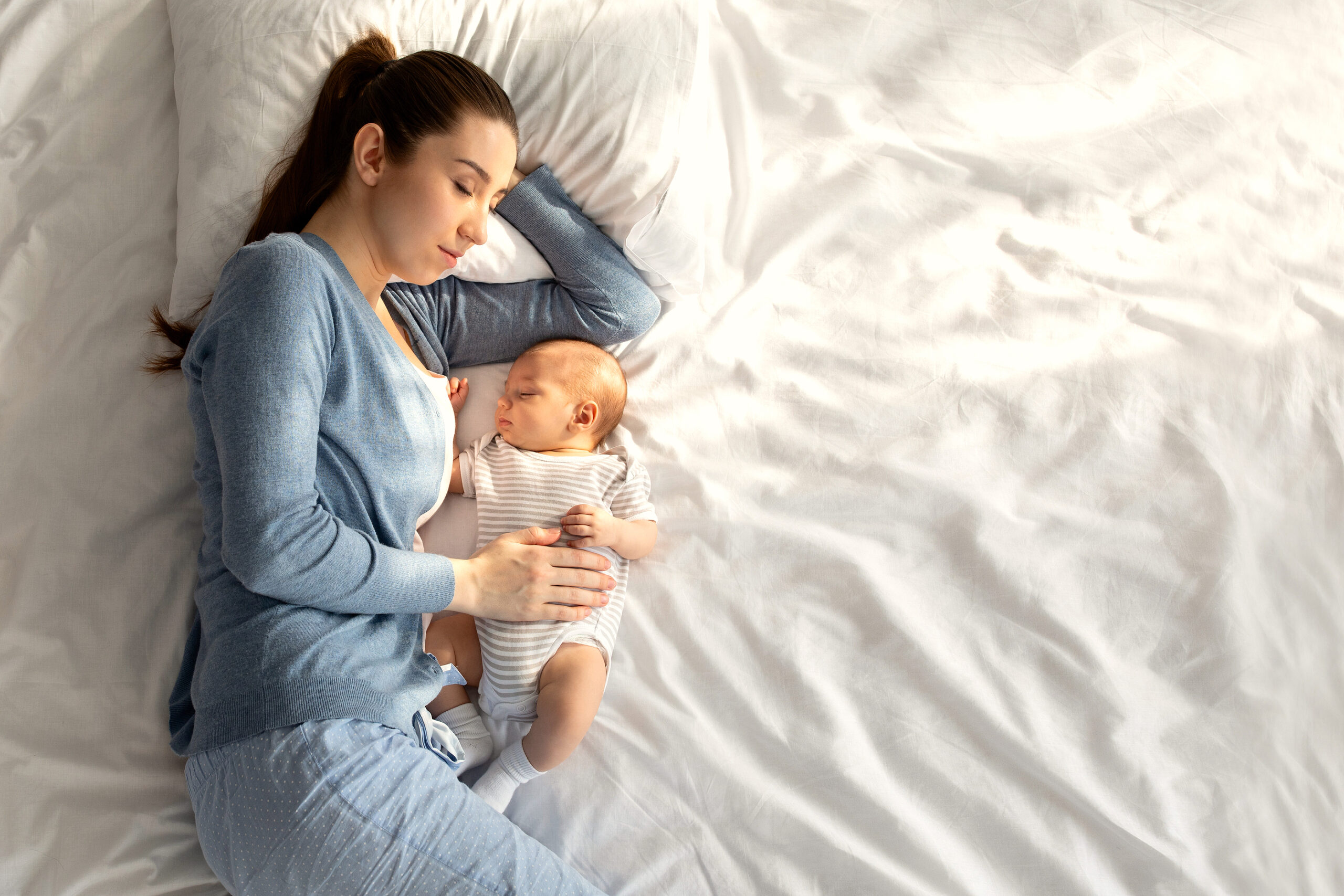 Dormir con el bebé en la cama: ¿Es buena idea según la ciencia?
