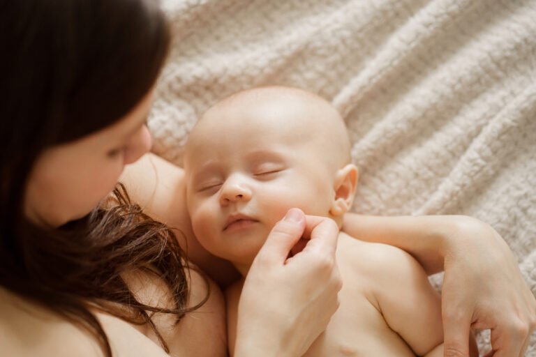 Beneficios de una hora al día de contacto piel con piel con el bebé