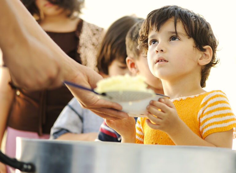 España a la cabeza de pobreza infantil en Europa