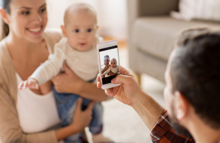 Fotografiar bebés con flash, ¿es peligroso?