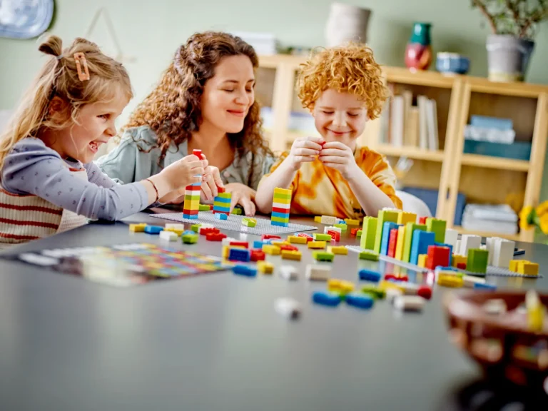 Lego vende sus Braille Bricks para aprender braille