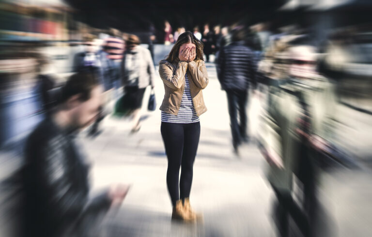 Saludar a extraños puede aumentar el nivel de felicidad