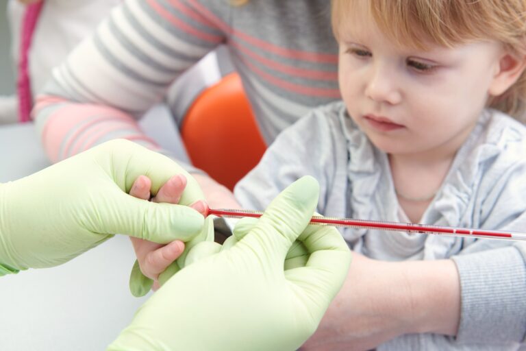 Fiebre infantil: Nuevo análisis de sangre determina la causa