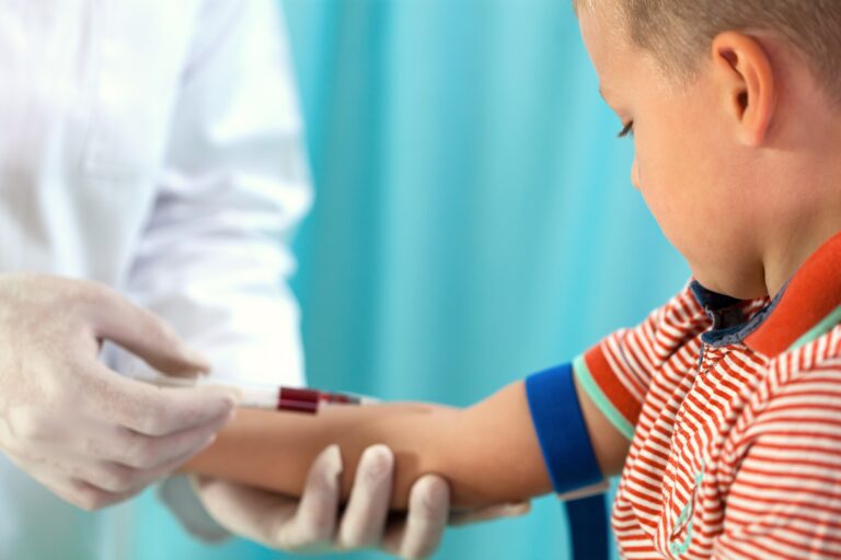 Fiebre infantil: Nuevo análisis de sangre determina la causa