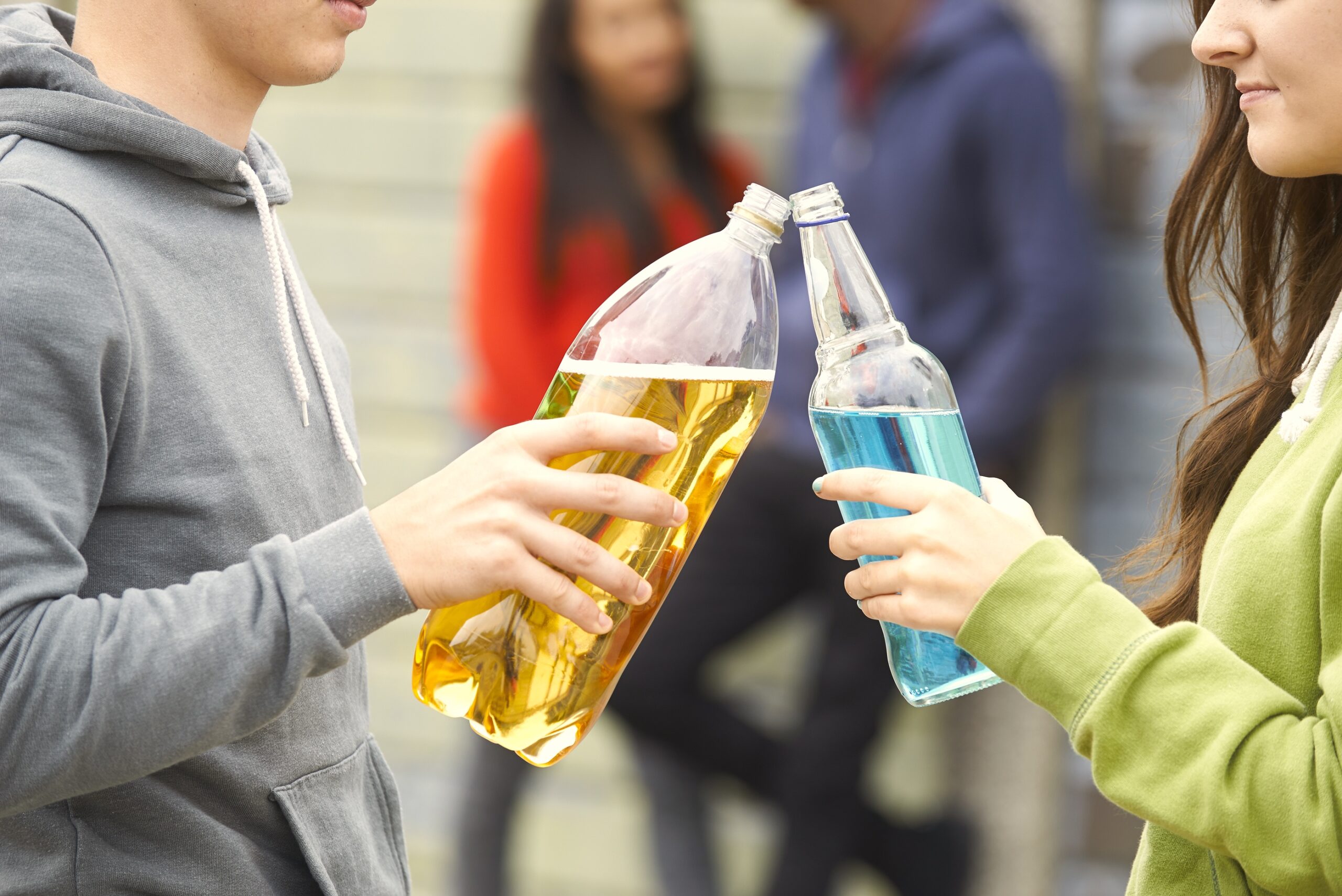Alcohol y adolescentes: Sanidad anuncia una nueva ley
