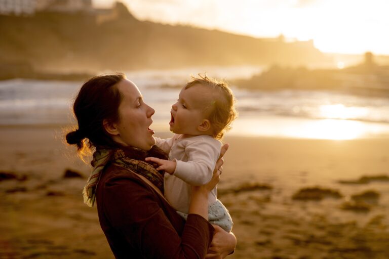 Por qué tener mamitis es normal en niños pequeños