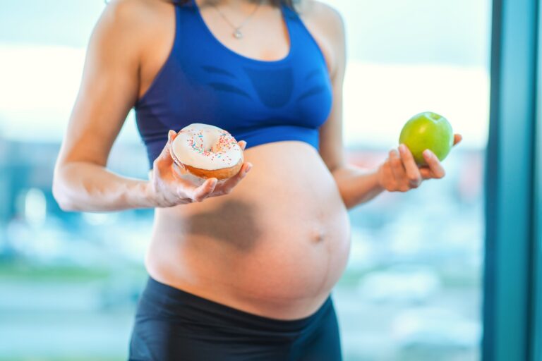 La comida ultraprocesada en el embarazo daña al bebé