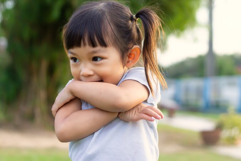 ¿Cómo ayudar a un niño con timidez?