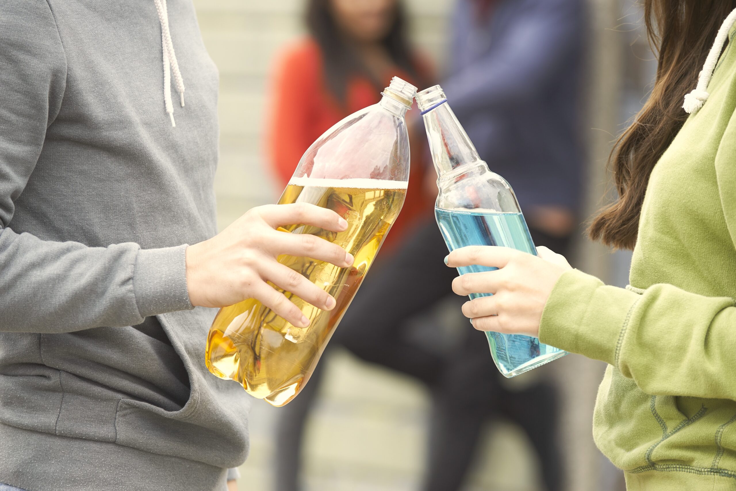 ¿Qué pasa si tomas alcohol en la adolescencia?
